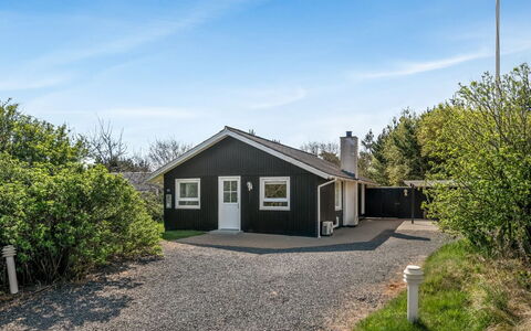 Ursel - 800M from the Sea: House, Roof, Home, Cottage, Shed, Garden Buildings, Siding, Yard, Log Cabin, Hut