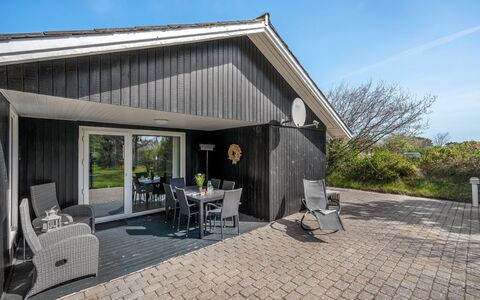 Ursel - 800M from the Sea: House, Roof, Home, Cottage, Shed, Garden Buildings, Siding, Yard, Log Cabin, Hut