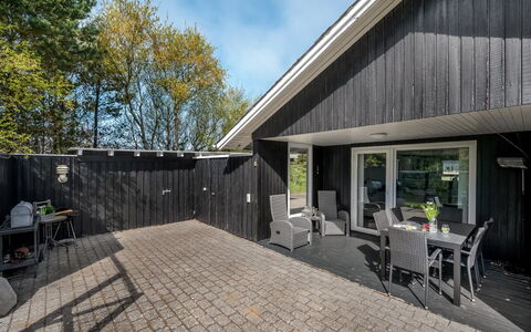 Ursel - 800M from the Sea: House, Roof, Home, Cottage, Shed, Garden Buildings, Siding, Yard, Log Cabin, Hut