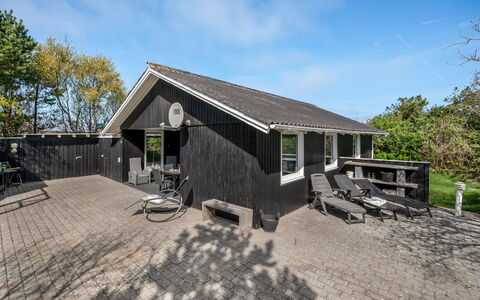Ursel - 800M from the Sea: House, Roof, Home, Cottage, Shed, Garden Buildings, Siding, Yard, Log Cabin, Hut