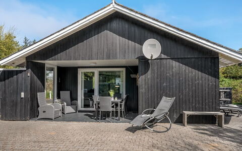 Ursel - 800M from the Sea: House, Roof, Home, Cottage, Shed, Garden Buildings, Siding, Yard, Log Cabin, Hut