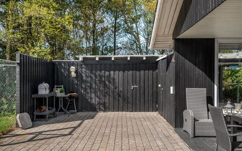 Ursel - 800M from the Sea: House, Roof, Home, Cottage, Shed, Garden Buildings, Siding, Yard, Log Cabin, Hut