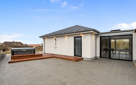 Annelouise - 100M from the Sea: House, Roof, Home, Cottage, Shed, Garden Buildings, Siding, Yard, Log Cabin, Hut