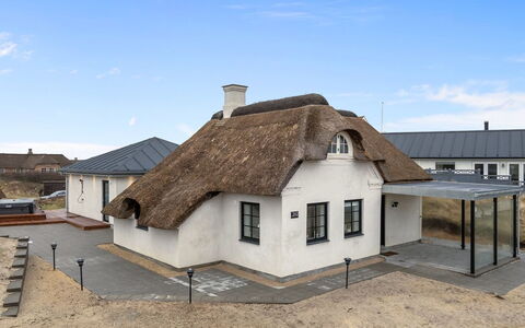 Annelouise - 100M from the Sea: House, Roof, Home, Cottage, Shed, Garden Buildings, Siding, Yard, Log Cabin, Hut
