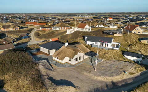 Annelouise - 100M from the Sea: House, Roof, Home, Cottage, Shed, Garden Buildings, Siding, Yard, Log Cabin, Hut