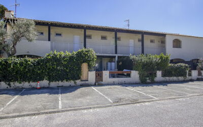 Accommodation:&nbsp;Jardins de la Mer 210.11