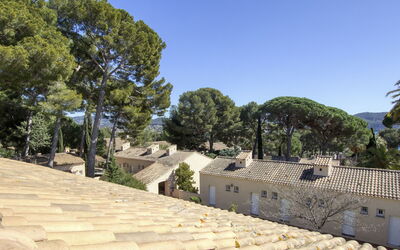 Accommodation:&nbsp;Jardins de la Mer 210.11