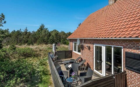 Vappu - 400M to the Fjord: Shrub, Urban Design, Groundcover, Brick, Apartment, Estate, Brickwork, Balcony, Landscaping