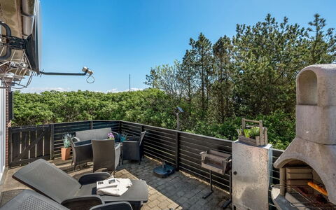 Vappu - 400M to the Fjord: Shrub, Urban Design, Groundcover, Brick, Apartment, Estate, Brickwork, Balcony, Landscaping
