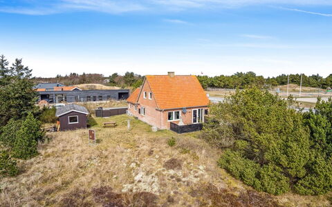 Vappu - 400M to the Fjord: Shrub, Urban Design, Groundcover, Brick, Apartment, Estate, Brickwork, Balcony, Landscaping