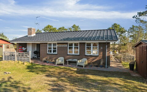 Aurelie - 800M from the Sea: Cottage, Shed, Hut, Farmhouse, Prairie, Shack, Barn, Log Cabin, Garden Buildings