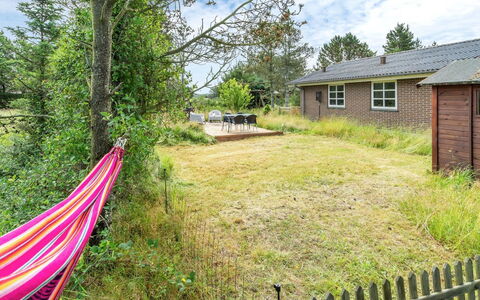 Aurelie - 800M from the Sea: Cottage, Shed, Hut, Farmhouse, Prairie, Shack, Barn, Log Cabin, Garden Buildings