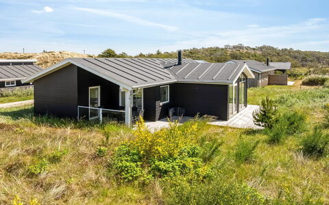 Raakel - 950M from the Sea: Cottage, Shed, Hut, Farmhouse, Prairie, Shack, Barn, Log Cabin, Garden Buildings