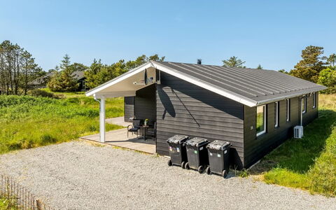 Raakel - 950M from the Sea: Cottage, Shed, Hut, Farmhouse, Prairie, Shack, Barn, Log Cabin, Garden Buildings