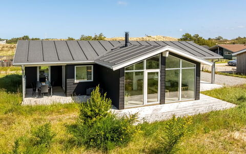 Raakel - 950M from the Sea: Cottage, Shed, Hut, Farmhouse, Prairie, Shack, Barn, Log Cabin, Garden Buildings