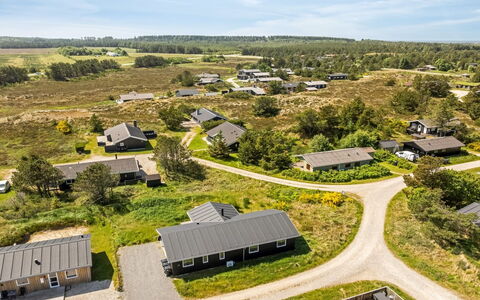 Raakel - 950M from the Sea: Cottage, Shed, Hut, Farmhouse, Prairie, Shack, Barn, Log Cabin, Garden Buildings