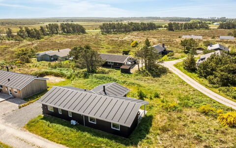 Raakel - 950M from the Sea: Cottage, Shed, Hut, Farmhouse, Prairie, Shack, Barn, Log Cabin, Garden Buildings