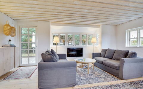 Meindor - 350M from the Sea: Cottage, Shed, Hut, Farmhouse, Prairie, Shack, Barn, Log Cabin, Garden Buildings