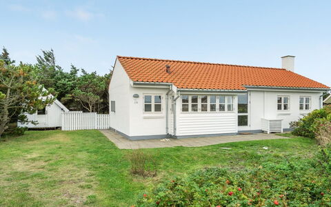 Meindor - 350M from the Sea: Cottage, Shed, Hut, Farmhouse, Prairie, Shack, Barn, Log Cabin, Garden Buildings