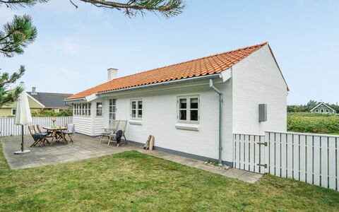 Meindor - 350M from the Sea: Cottage, Shed, Hut, Farmhouse, Prairie, Shack, Barn, Log Cabin, Garden Buildings