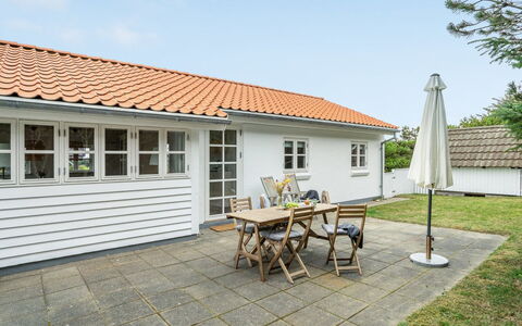 Meindor - 350M from the Sea: Cottage, Shed, Hut, Farmhouse, Prairie, Shack, Barn, Log Cabin, Garden Buildings