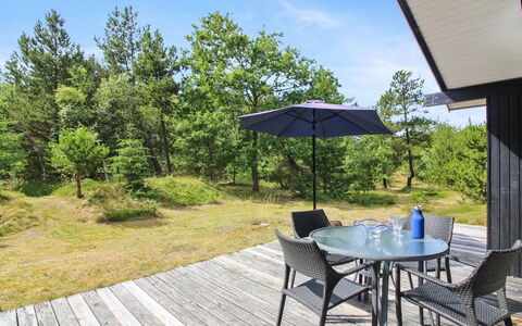 Heike - 1.3Km from the Sea: Architecture, Roof, Home, Composite Material, Daylighting, Siding, Driveway