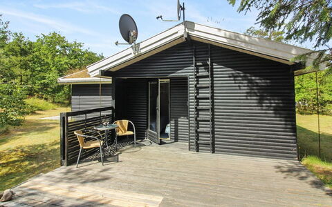 Heike - 1.3Km from the Sea: Architecture, Roof, Home, Composite Material, Daylighting, Siding, Driveway