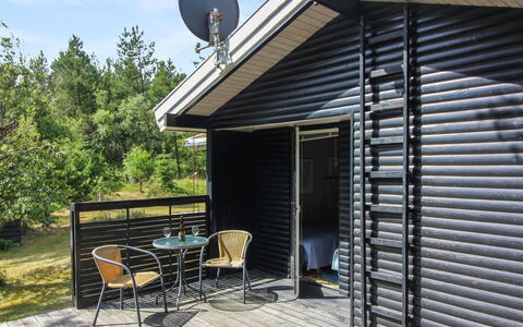 Heike - 1.3Km from the Sea: Architecture, Roof, Home, Composite Material, Daylighting, Siding, Driveway