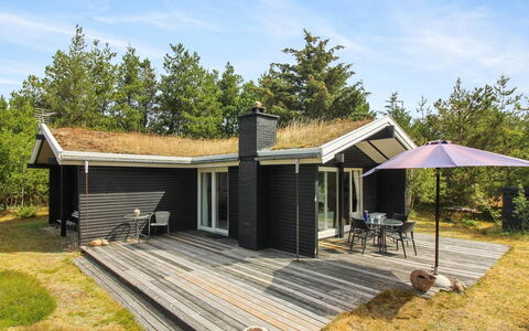 Heike - 1.3Km from the Sea: Architecture, Roof, Home, Composite Material, Daylighting, Siding, Driveway
