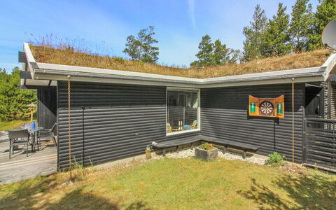 Heike - 1.3Km from the Sea: Architecture, Roof, Home, Composite Material, Daylighting, Siding, Driveway