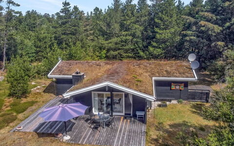Heike - 1.3Km from the Sea: Architecture, Roof, Home, Composite Material, Daylighting, Siding, Driveway
