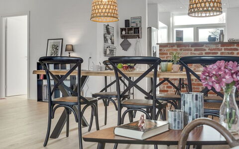 Ilsabe - 2Km from the Sea: Wood, Flooring, Interior Design, Floor, Furniture, Wood Flooring, Room, Ceiling, Wood Stain, Hardwood