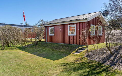 Amie - 800M from the Sea: Grass, Grassland, Landscape, Ecoregion, Plain, Plant Community, Land Lot, Outdoor Furniture, Prairie, Shrubland