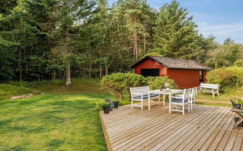 Lykka - 950M from the Sea: Grass, Wood, Shrub, Cottage, Land Lot, Garden, Groundcover, Garden Buildings, Hardwood, Plank