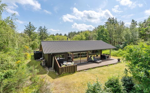 Angja - 800M from the Sea: Shrub, Roof, Cottage, Land Lot, Rural Area, Home, Garden Buildings, Garden, Estate, Farmhouse