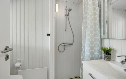 Gladis - 900M from the Sea: Bathroom, Plumbing Fixture, Wall, Interior Design, Flooring, Toilet, Bathroom Cabinet, Floor, Bathroom Sink, Sink