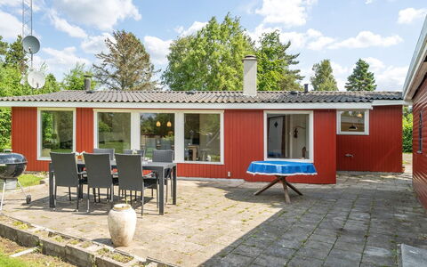 Ilari - 280M from the Sea: Residential Area, Roof, Suburb, Driveway, Estate, Chimney