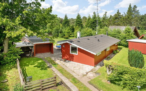 Ilari - 280M from the Sea: Residential Area, Roof, Suburb, Driveway, Estate, Chimney