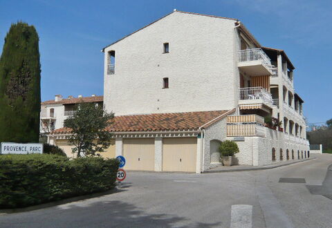 Provence Parc: Plant, Sky, Property, Building, Window, Architecture, Door, Tree, Facade