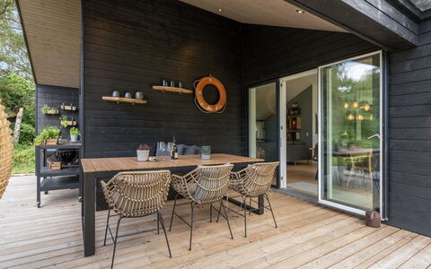 Wiggi - 450M from the Sea: Grass, House, Roof, Home, Cottage, Shrub, Land Lot, Rural Area, Farmhouse, Groundcover