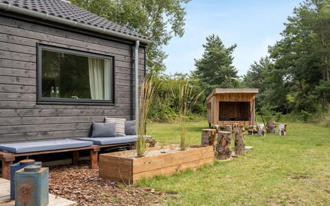 Wiggi - 450M from the Sea: Grass, House, Roof, Home, Cottage, Shrub, Land Lot, Rural Area, Farmhouse, Groundcover
