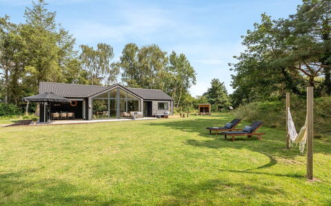 Wiggi - 450M from the Sea: Grass, House, Roof, Home, Cottage, Shrub, Land Lot, Rural Area, Farmhouse, Groundcover