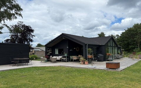 Wiggi - 450M from the Sea: Grass, House, Roof, Home, Cottage, Shrub, Land Lot, Rural Area, Farmhouse, Groundcover