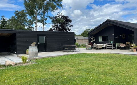 Wiggi - 450M from the Sea: Grass, House, Roof, Home, Cottage, Shrub, Land Lot, Rural Area, Farmhouse, Groundcover