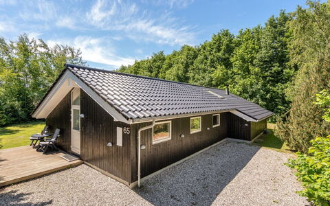 Nyalle - 1.3Km from the Sea: Grass, House, Roof, Home, Cottage, Shrub, Land Lot, Rural Area, Farmhouse, Groundcover