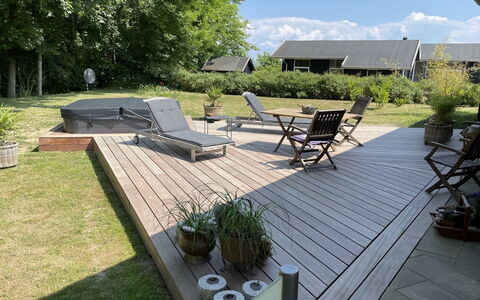 Helena - 250M from the Sea: Plant Community, Sunlight, Herbaceous Plant, Garden, Plantation, Agriculture, Farm
