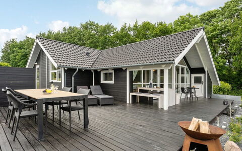 Sulo - 500M from the Sea: House, Home, Roof, Residential Area, Cottage, Estate, Farmhouse, Lawn, Landscaping, Siding