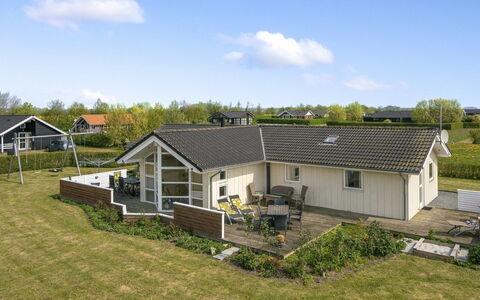 Reimer - 700M from the Sea: Residential Area, Roof, Suburb, Driveway, Estate, Chimney