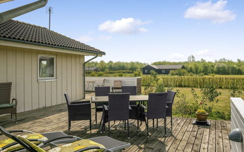 Reimer - 700M from the Sea: Residential Area, Roof, Suburb, Driveway, Estate, Chimney