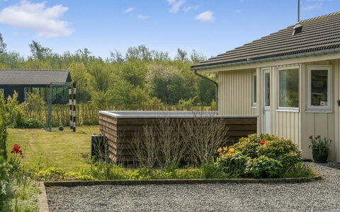 Reimer - 700M from the Sea: Residential Area, Roof, Suburb, Driveway, Estate, Chimney